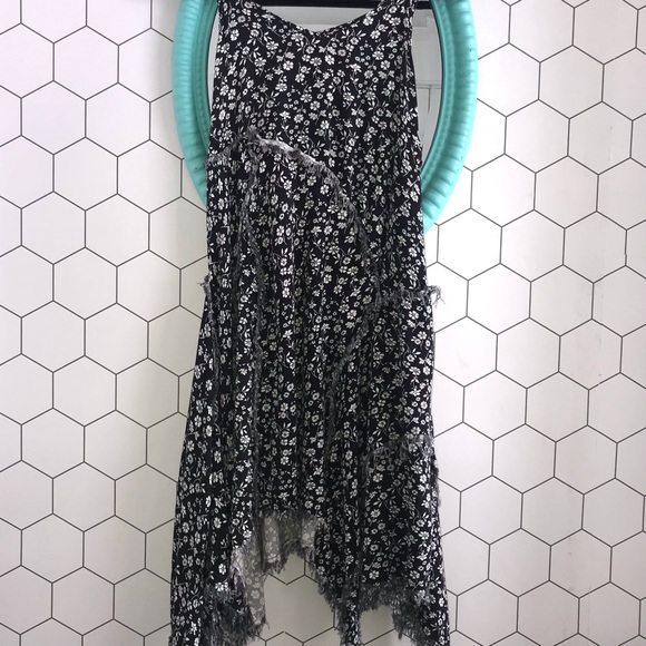 VINTAGE HAVANA Dainty Flower Print Gypsy Frayed Boho Chic Trapeze Swing Dress - Picture 8 of 9